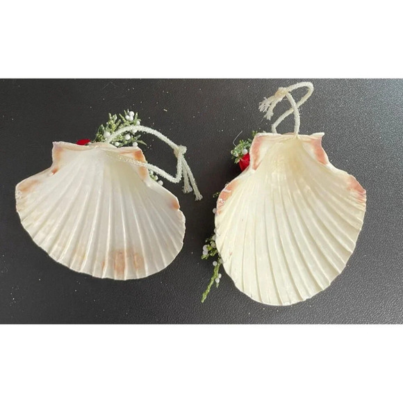 Seashell Glittery Christmas Holiday Ornaments Red Berries‎ & Flowers Set Of 2 - Picture 6 of 6